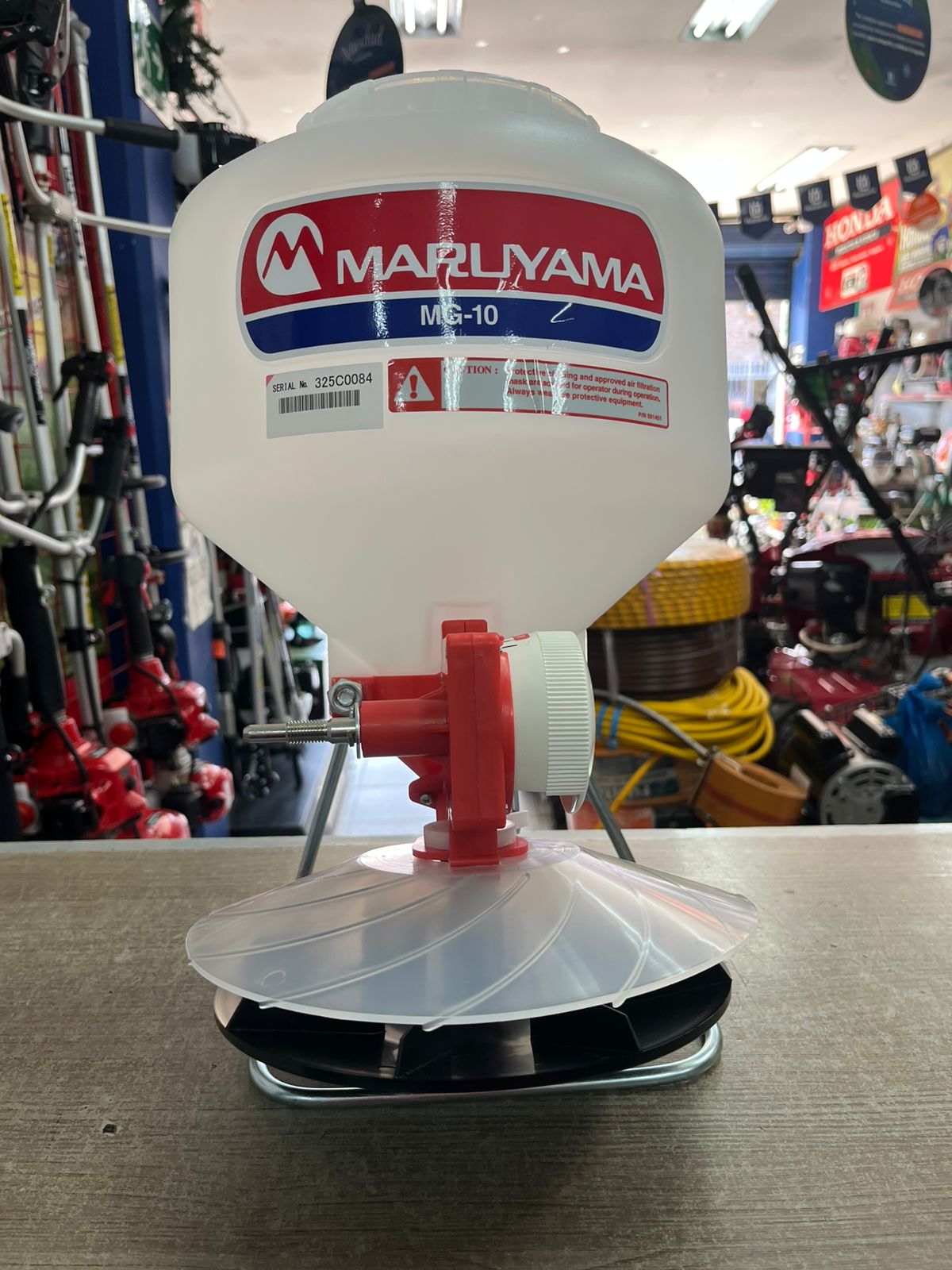 Sembradora o Granuladora manual MG10 Marca Maruyama